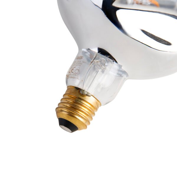 E27 stmievateľná LED lampa G125 strieborná 4W 75 lm 1800K - Image 2